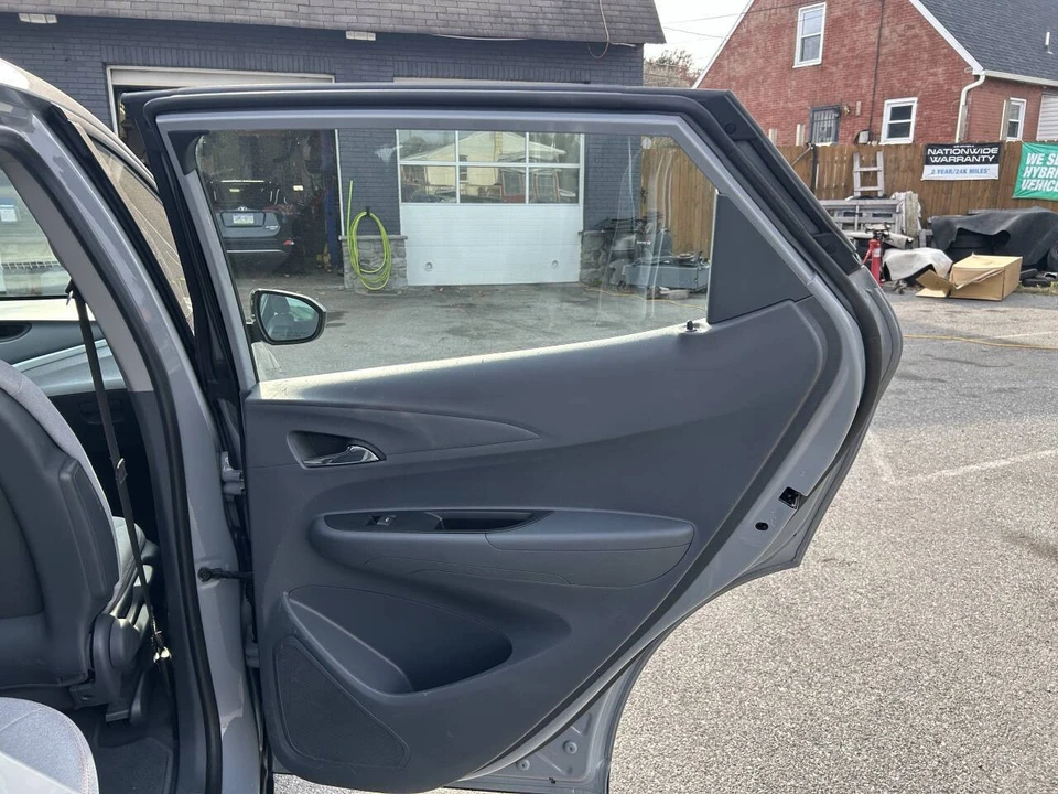 2020 Chevrolet - Image 8 of 10