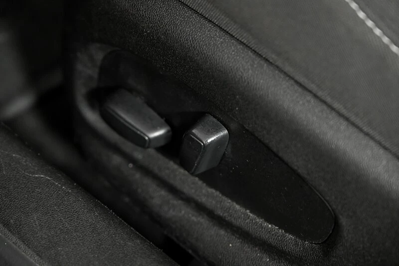 2020 Chevrolet Camaro 6th Gen - Image 19 of 28