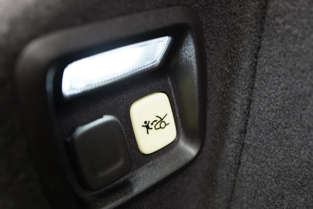 2020 Chevrolet Corvette - Image 19 of 31