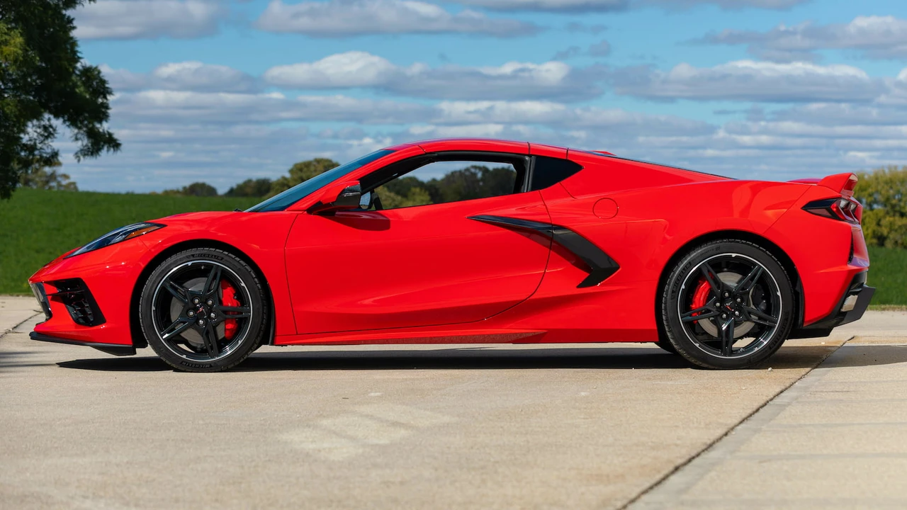 2020 Chevrolet Corvette C8 - Image 2 of 31