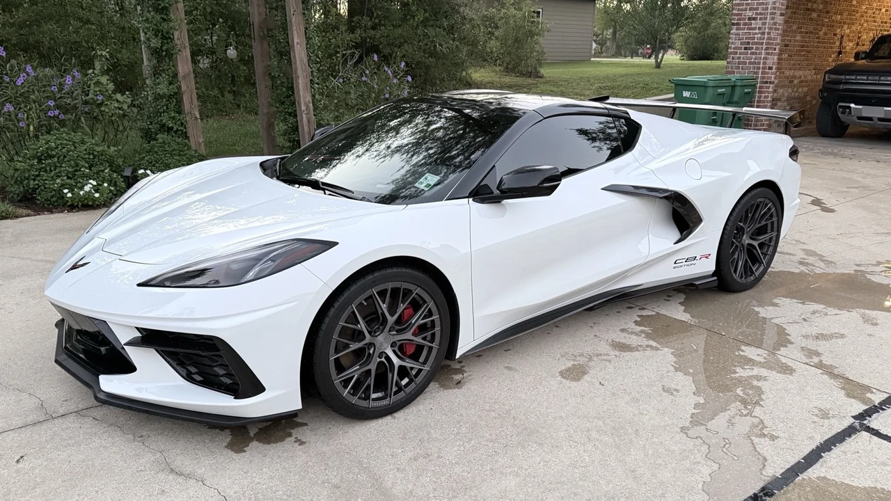 2020 Chevrolet Corvette C8 - Image 2 of 11