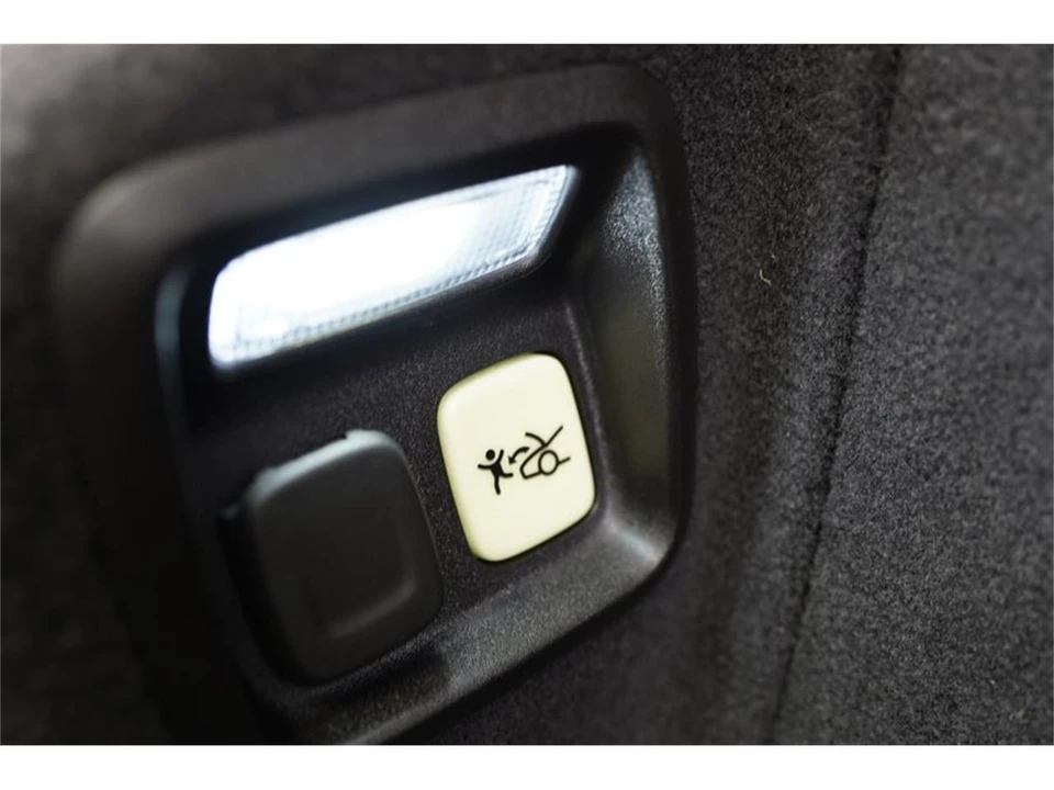 2020 Chevrolet Corvette C8 - Image 19 of 31