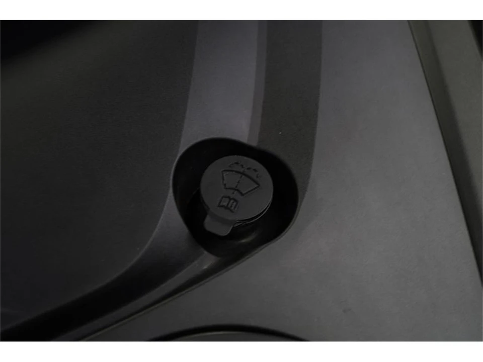 2020 Chevrolet Corvette C8 - Image 25 of 31