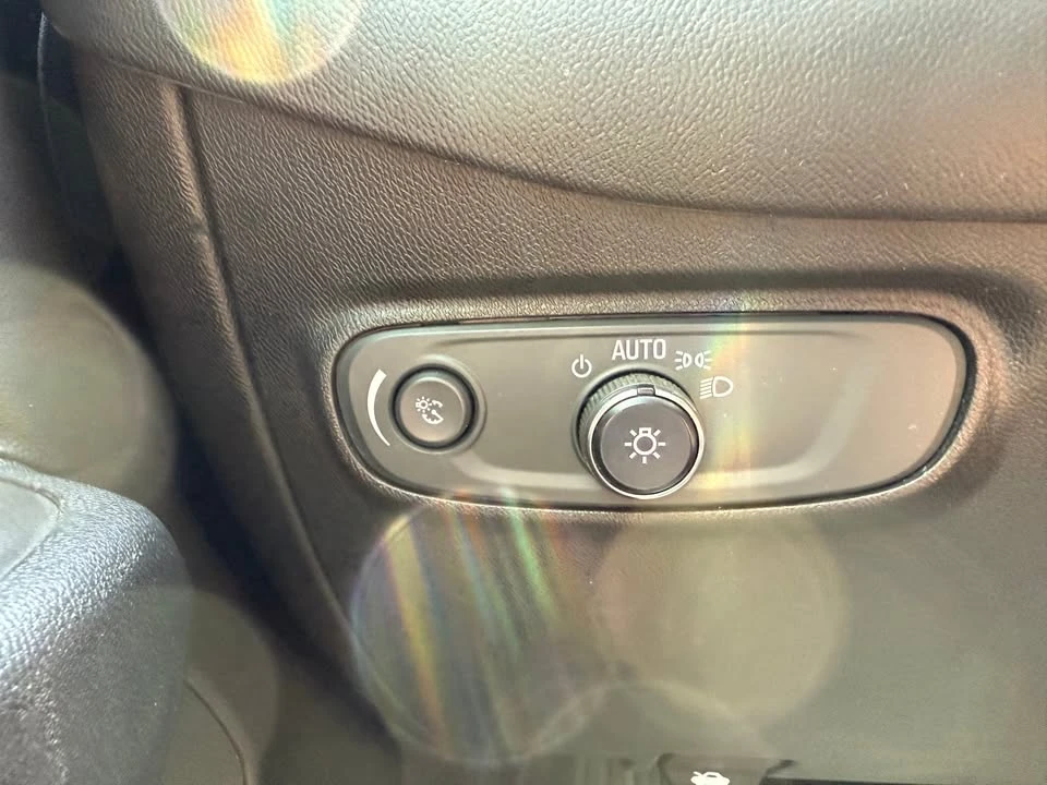 2020 Chevrolet Equinox - Image 17 of 20