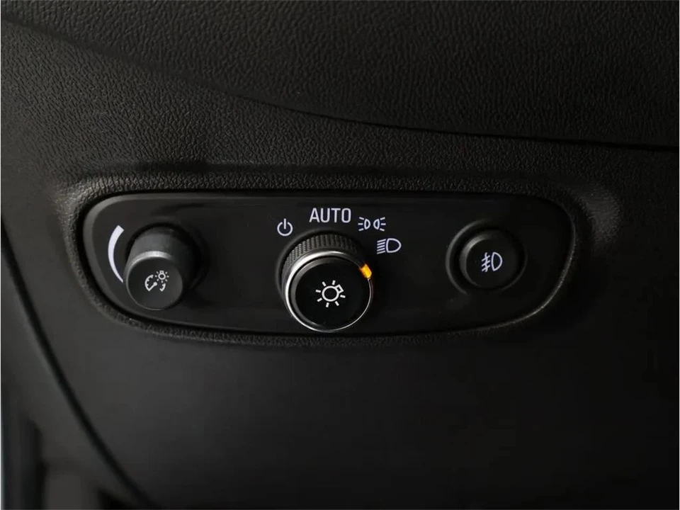 2020 Chevrolet Equinox - Image 13 of 31