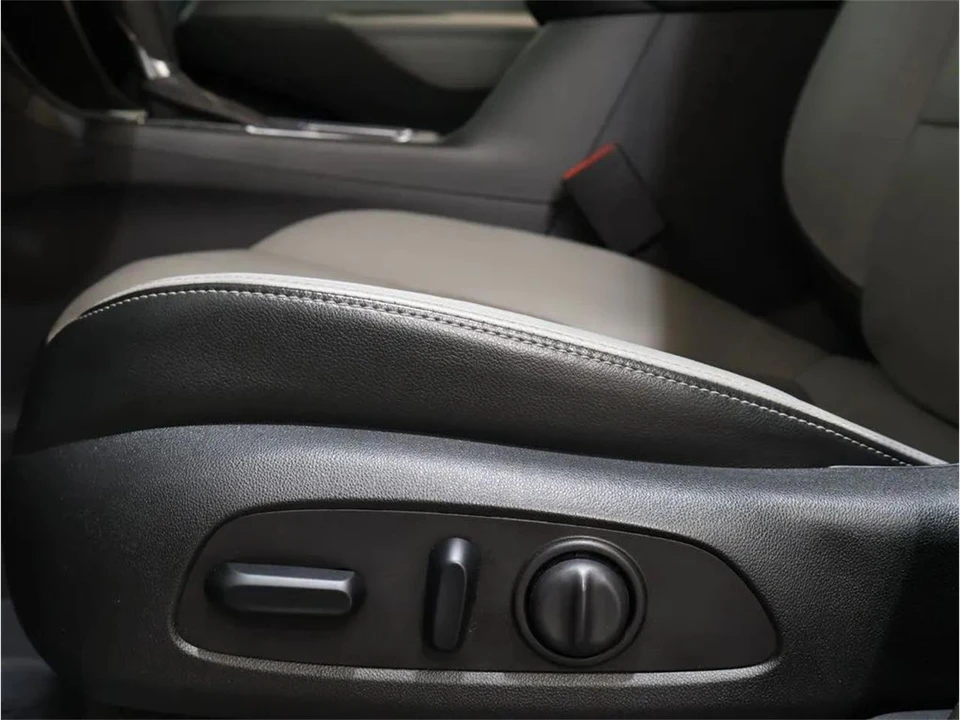 2020 Chevrolet Equinox - Image 15 of 31