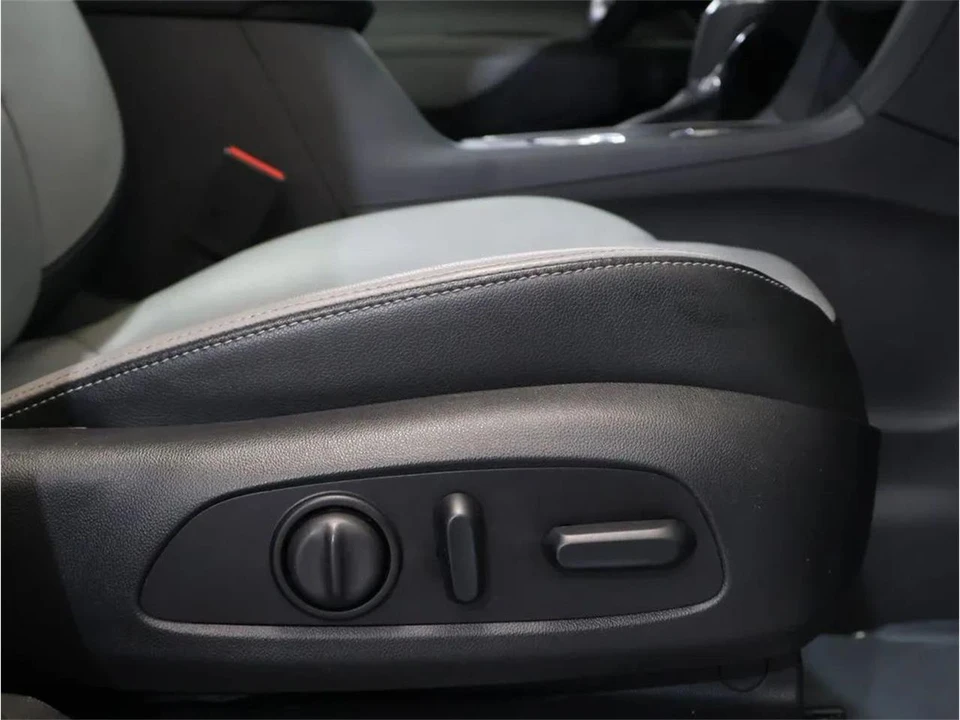 2020 Chevrolet Equinox - Image 29 of 31