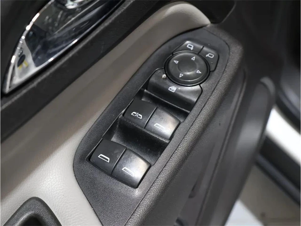 2020 Chevrolet Equinox - Image 11 of 31
