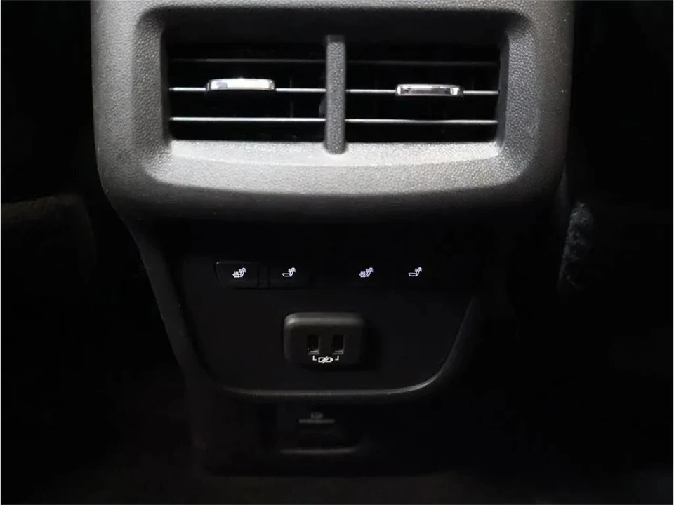 2020 Chevrolet Equinox - Image 25 of 31