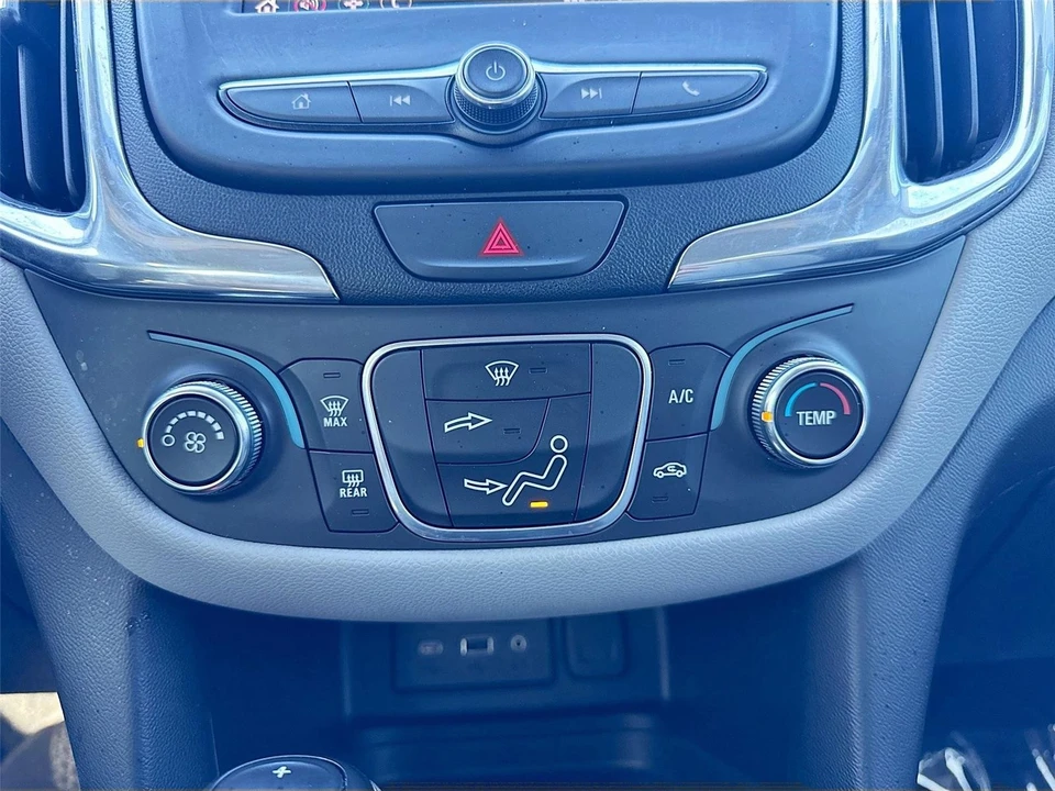 2020 Chevrolet Equinox - Image 15 of 21