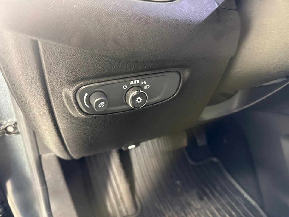 2020 Chevrolet Equinox - Image 14 of 21