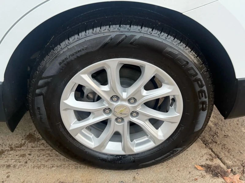 2020 Chevrolet Equinox - Image 9 of 12
