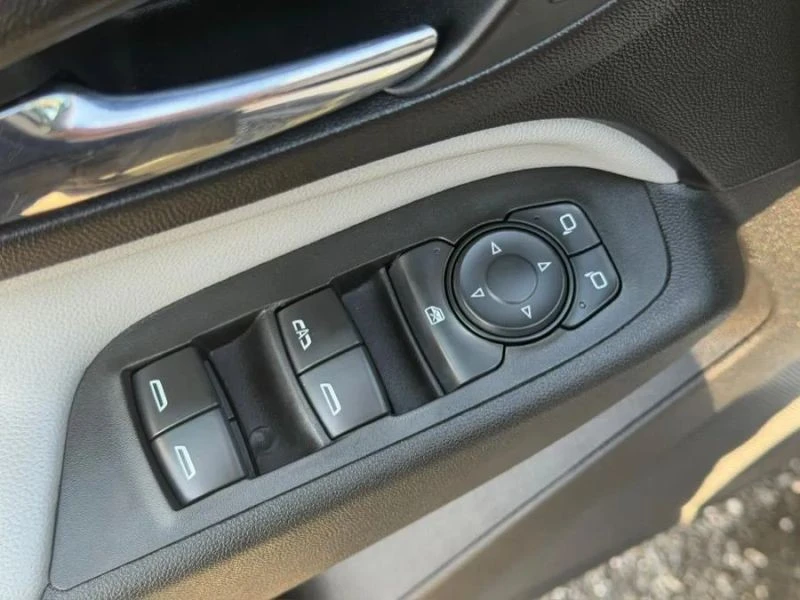 2020 Chevrolet Equinox - Image 10 of 12