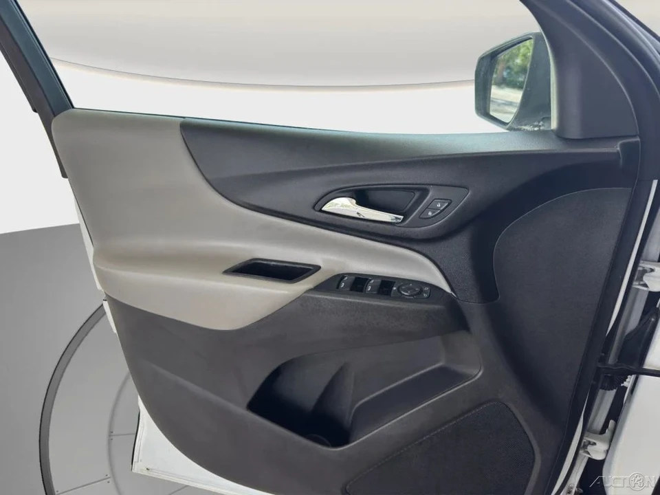 2020 Chevrolet Equinox - Image 13 of 21