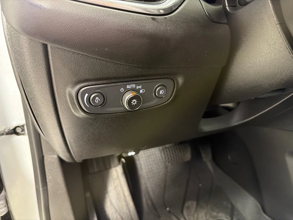 2020 Chevrolet Equinox - Image 13 of 21