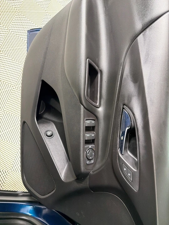 2020 Chevrolet Equinox - Image 10 of 21