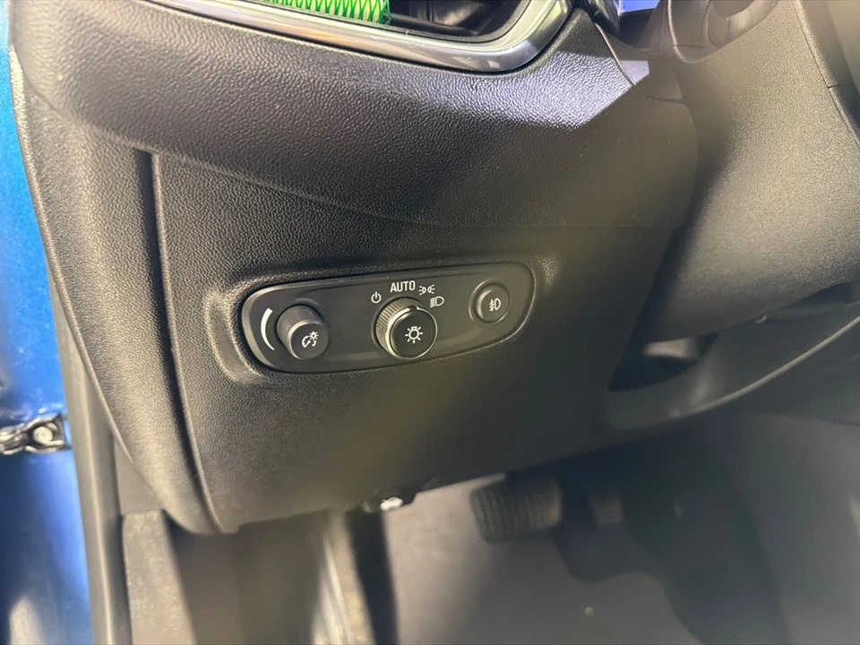 2020 Chevrolet Equinox - Image 13 of 21