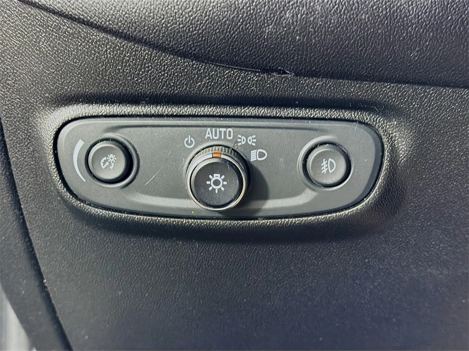 2020 Chevrolet Equinox - Image 11 of 12