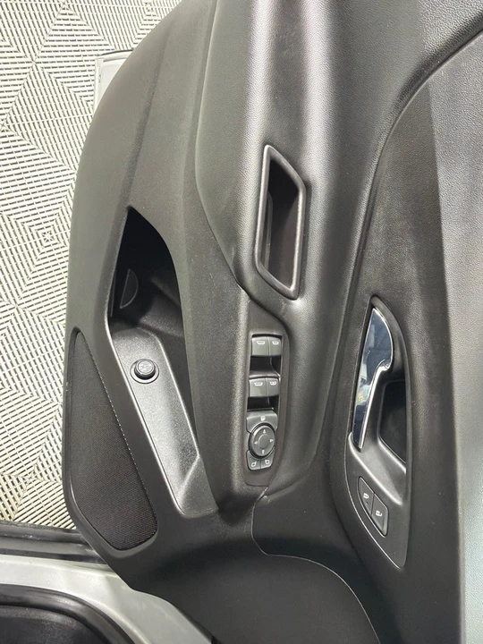 2020 Chevrolet Equinox - Image 11 of 12