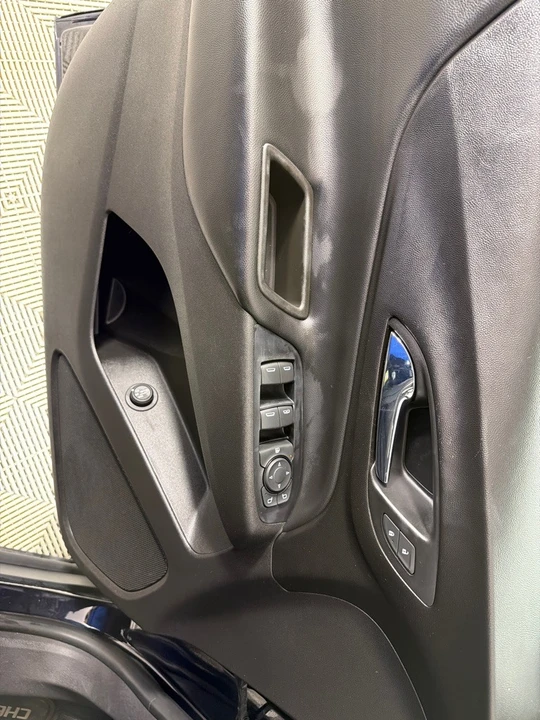 2020 Chevrolet Equinox - Image 10 of 12