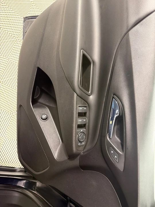 2020 Chevrolet Equinox - Image 11 of 12
