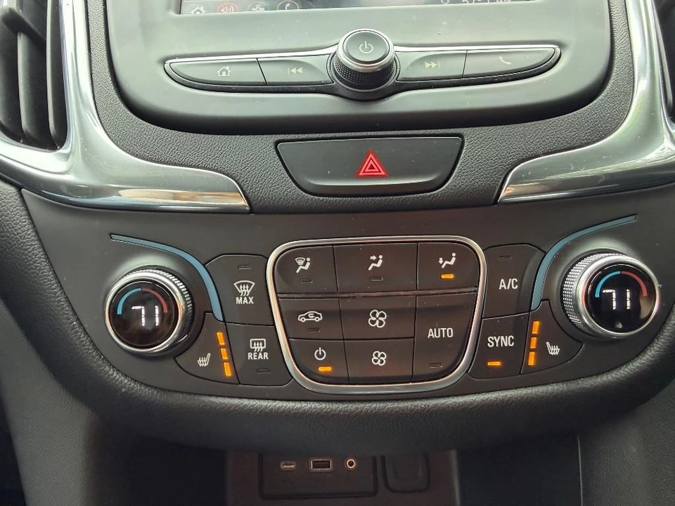 2020 Chevrolet Equinox - Image 14 of 21