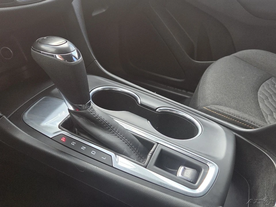 2020 Chevrolet Equinox - Image 14 of 21