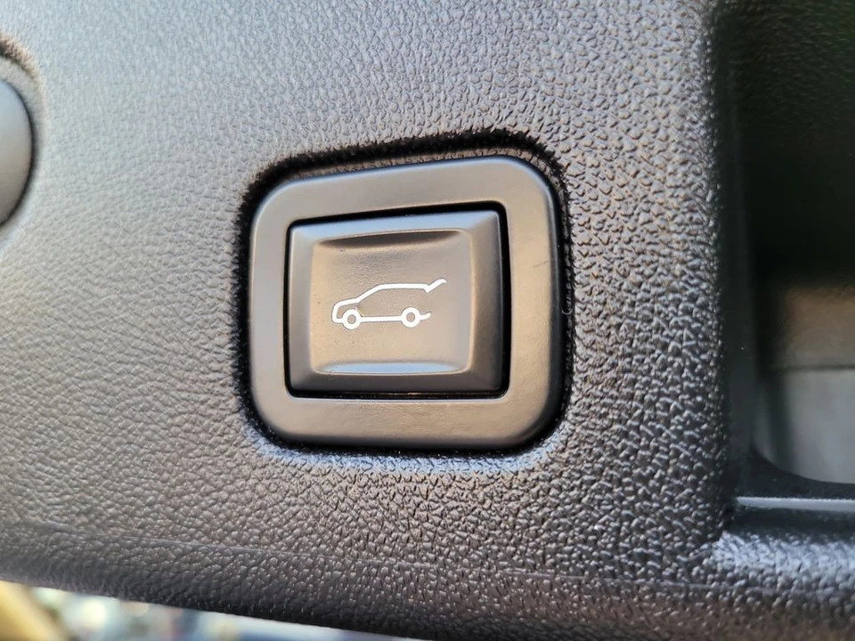 2020 Chevrolet Equinox - Image 9 of 12