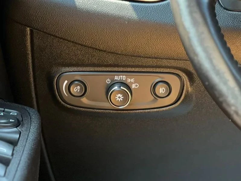 2020 Chevrolet Equinox - Image 11 of 12