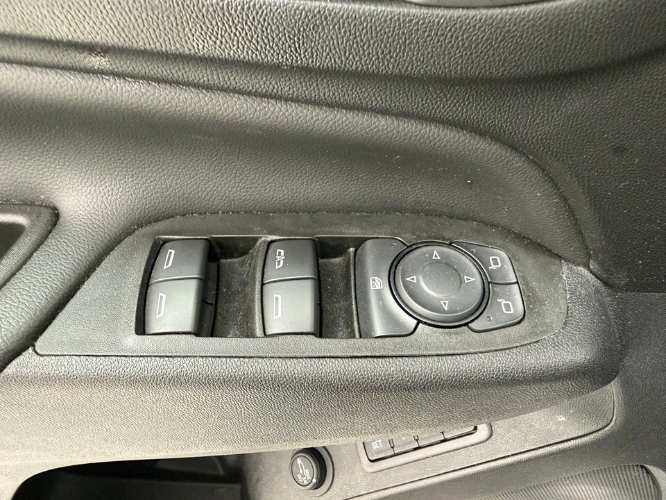 2020 Chevrolet Equinox - Image 13 of 21