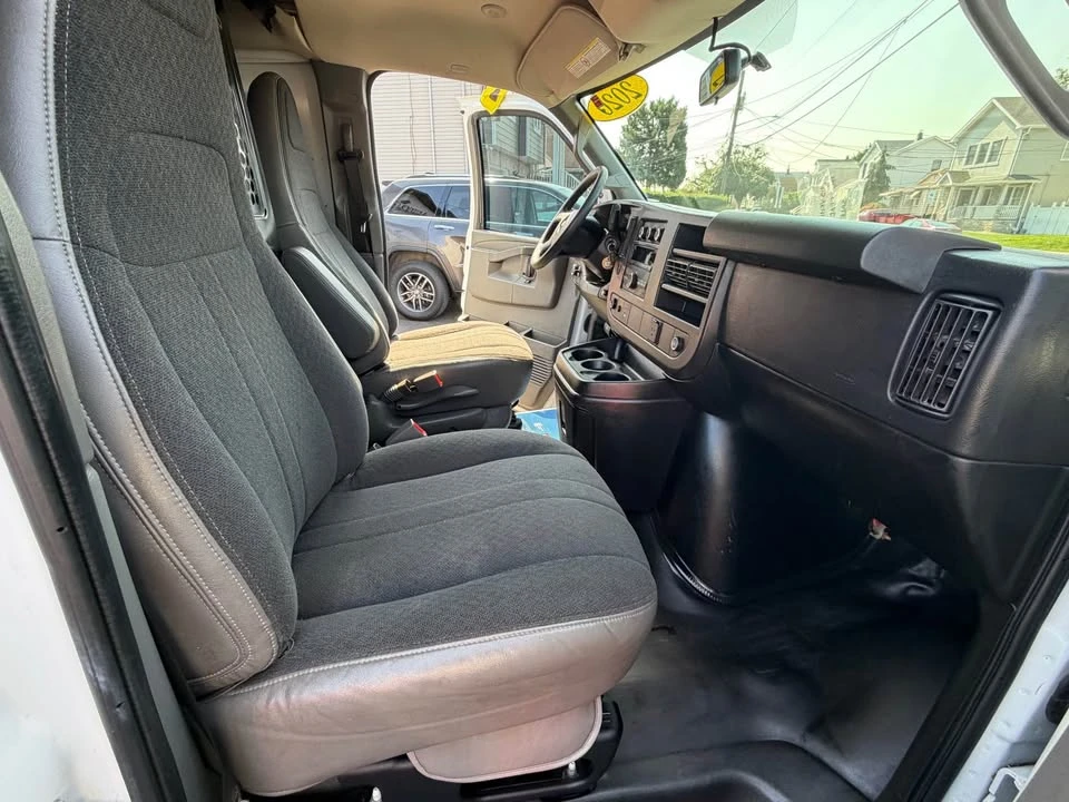 2020 Chevrolet Express - Image 9 of 17