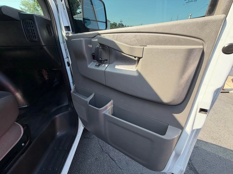 2020 Chevrolet Express - Image 14 of 17