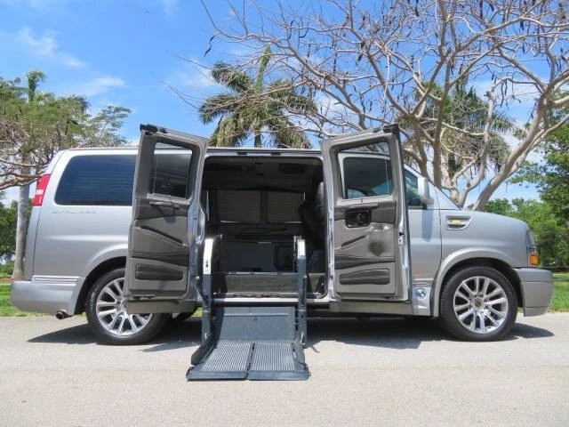 2020 Chevrolet Express - Image 2 of 21
