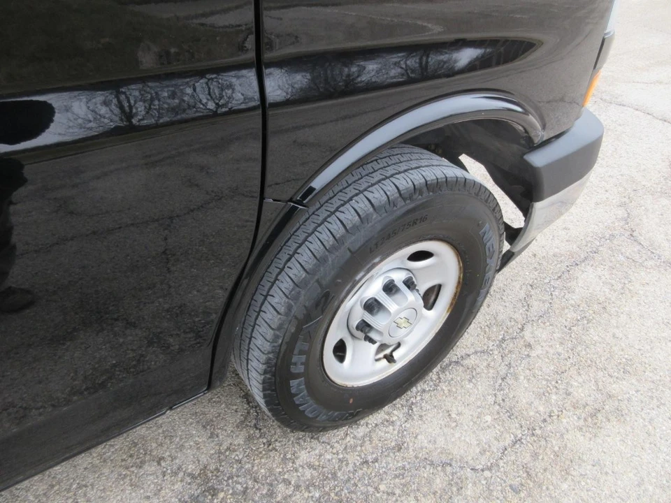 2020 Chevrolet Express - Image 14 of 21