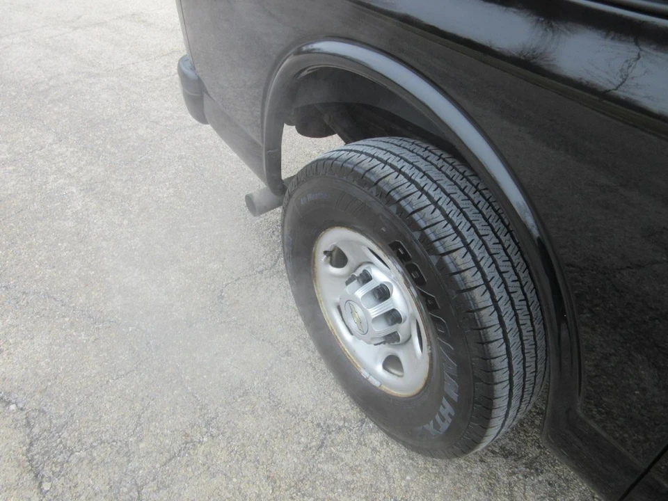 2020 Chevrolet Express - Image 16 of 21