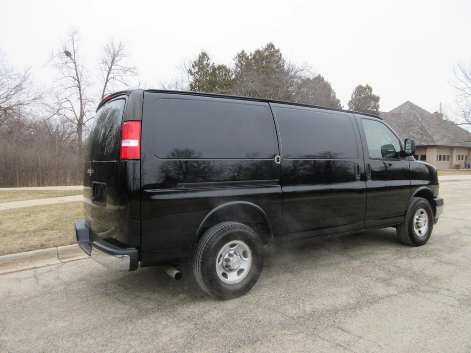 2020 Chevrolet Express - Image 10 of 21