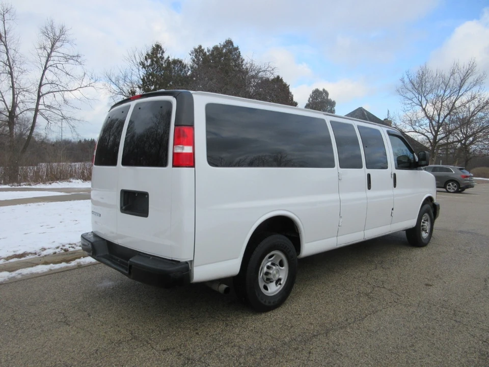 2020 Chevrolet Express - Image 15 of 21