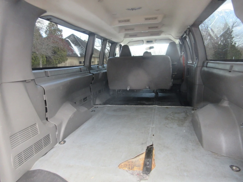 2020 Chevrolet Express - Image 12 of 21