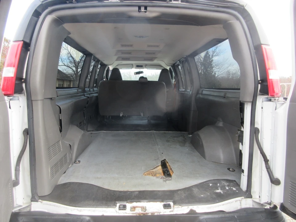 2020 Chevrolet Express - Image 14 of 21