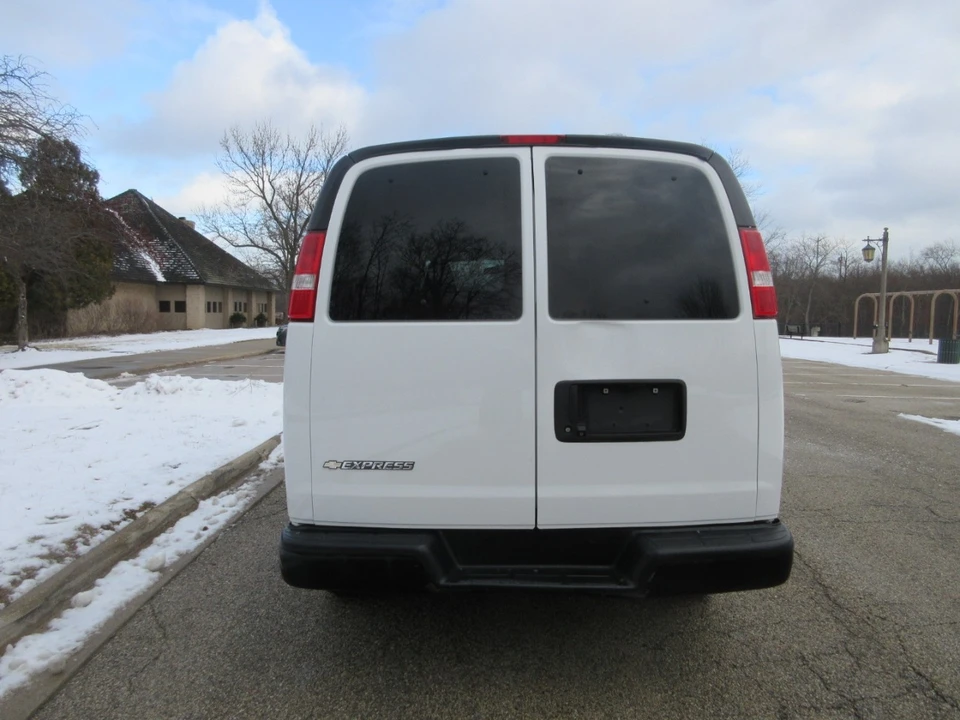 2020 Chevrolet Express - Image 11 of 21