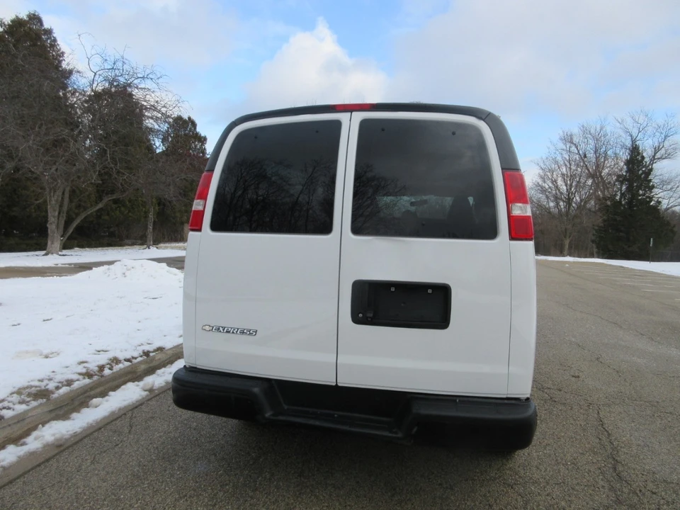 2020 Chevrolet Express - Image 10 of 21