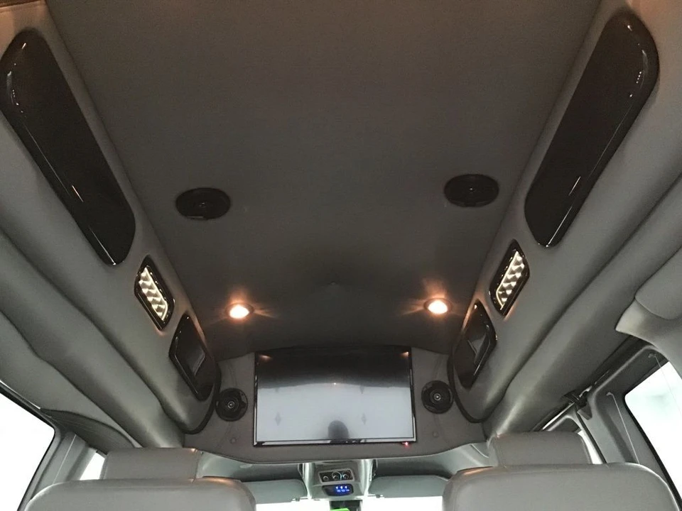 2020 Chevrolet Express - Image 10 of 12