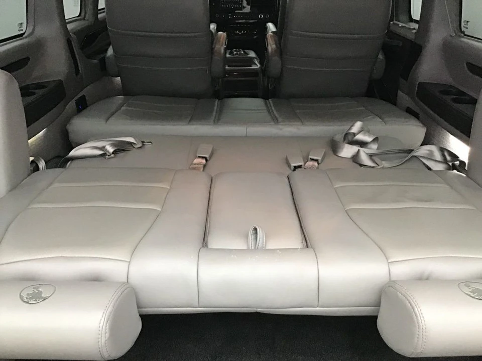 2020 Chevrolet Express - Image 9 of 12