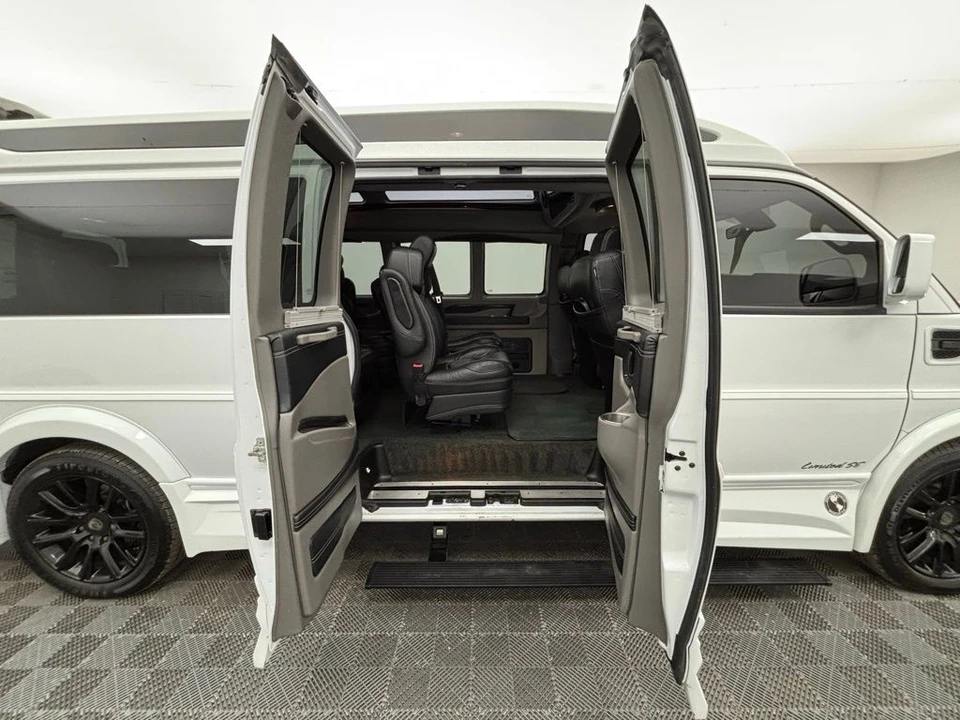 2020 Chevrolet Express - Image 6 of 12