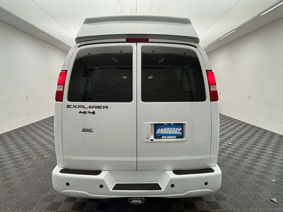 2020 Chevrolet Express - Image 8 of 12