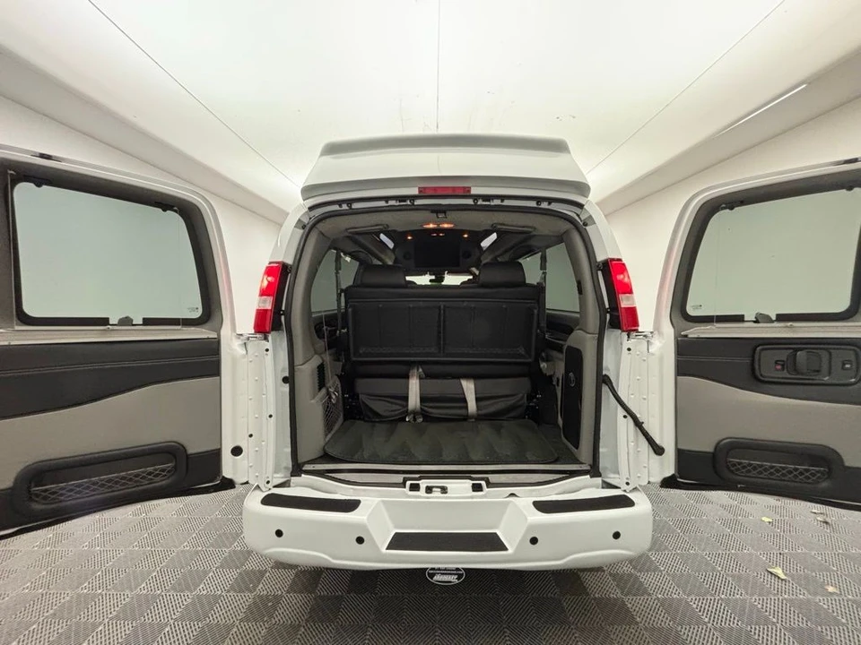 2020 Chevrolet Express - Image 9 of 12