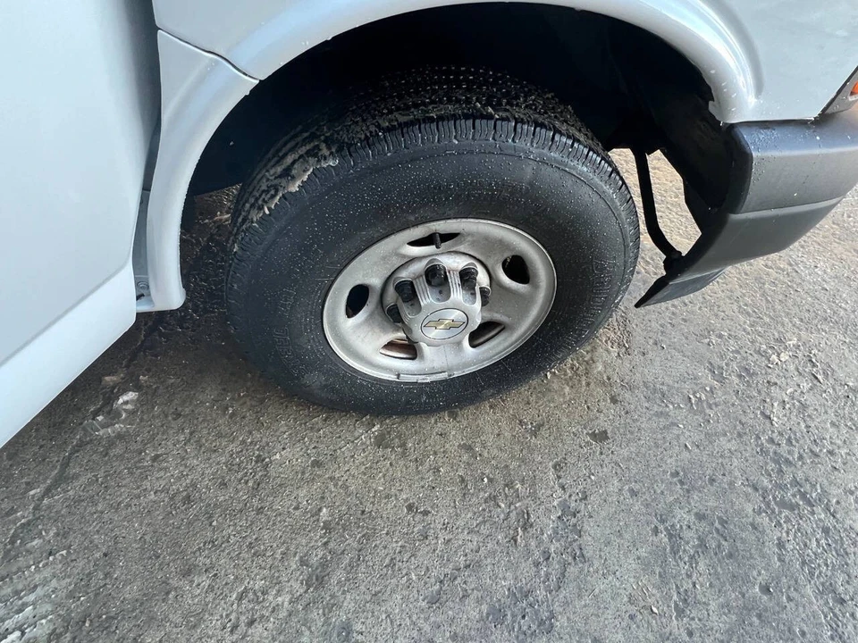 2020 Chevrolet Express - Image 10 of 21