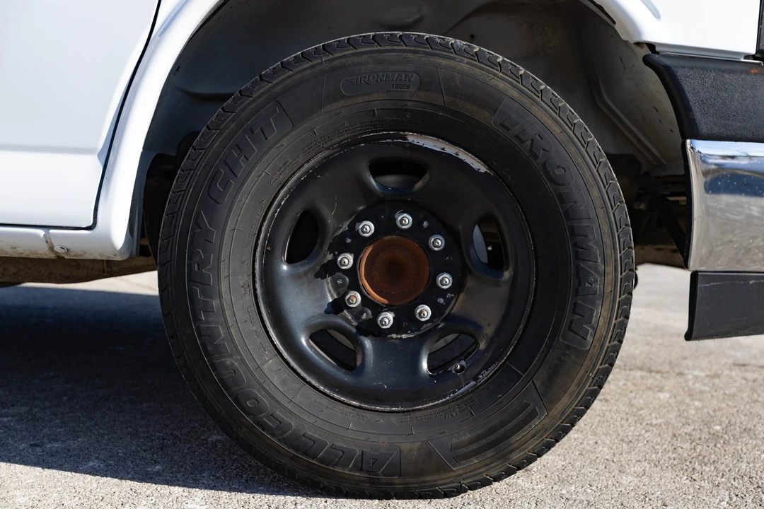 2020 Chevrolet Express - Image 15 of 21
