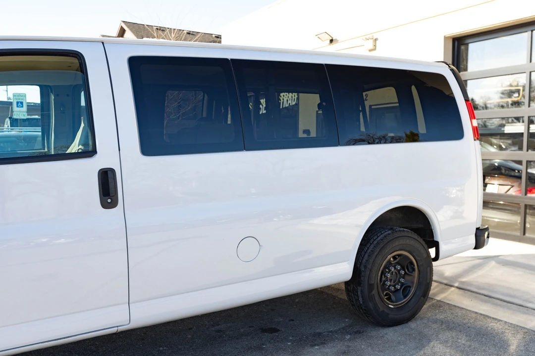 2020 Chevrolet Express - Image 5 of 21
