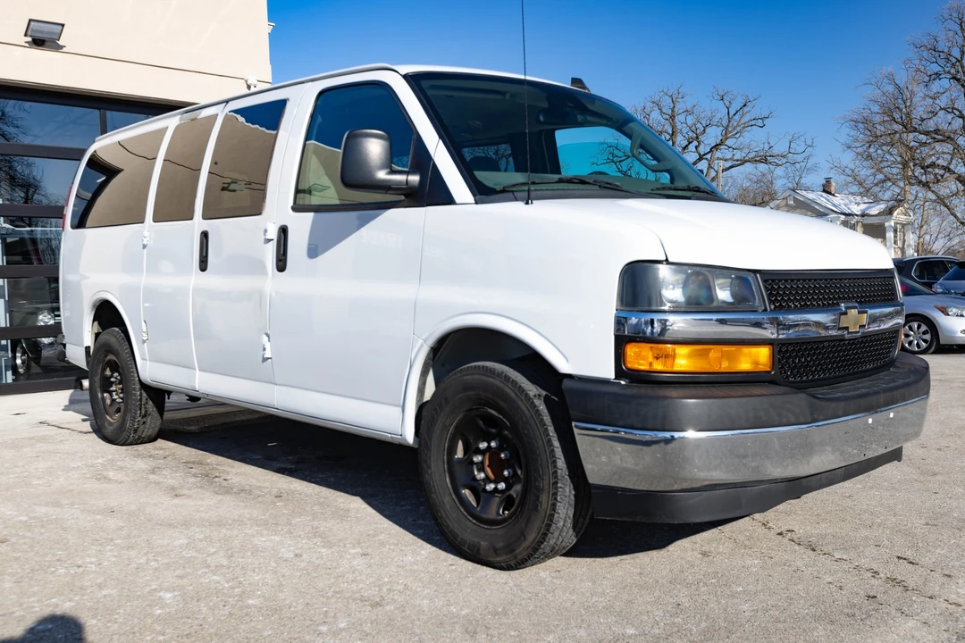 2020 Chevrolet Express - Image 16 of 21